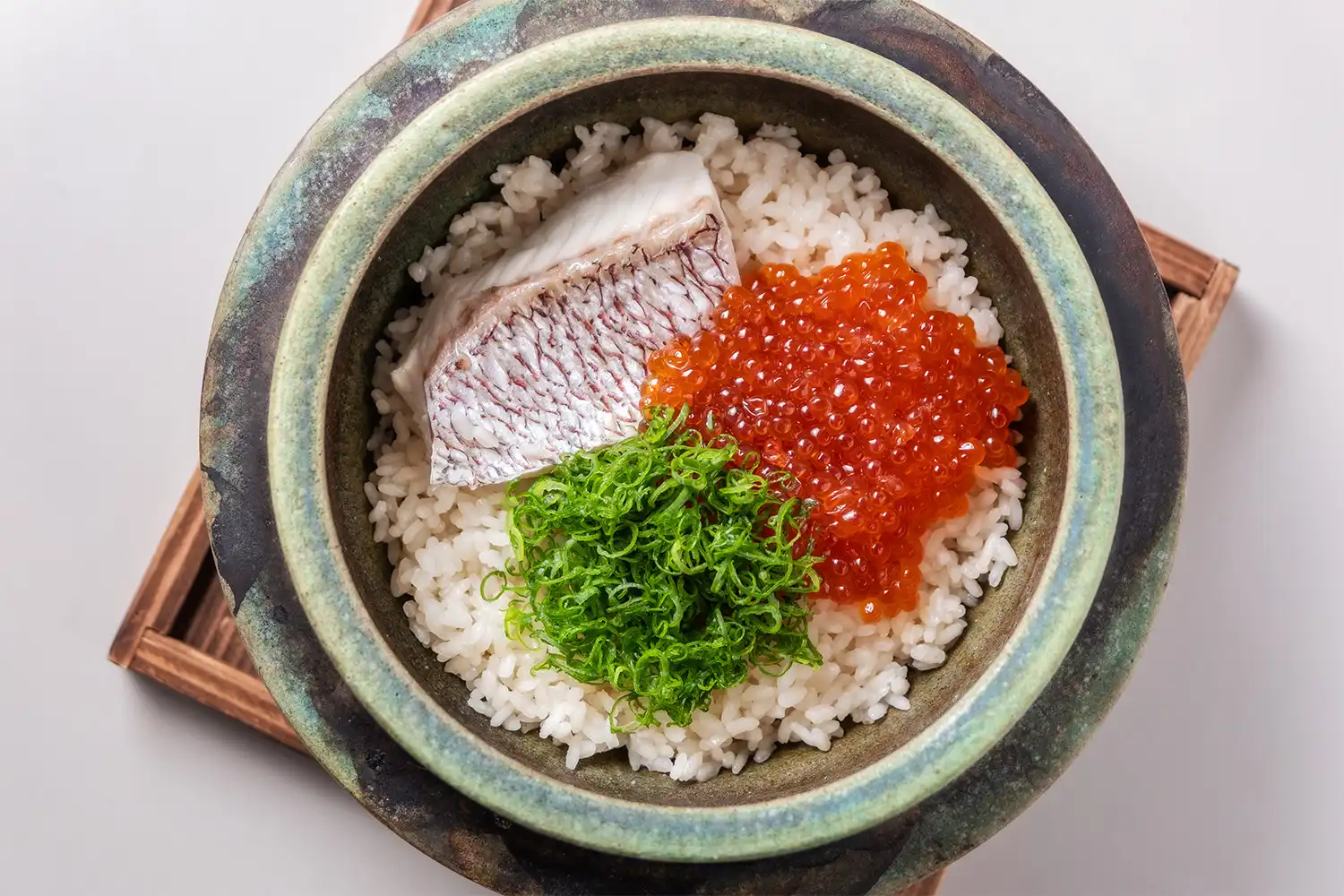 土鍋で炊いたいくら鯛めし