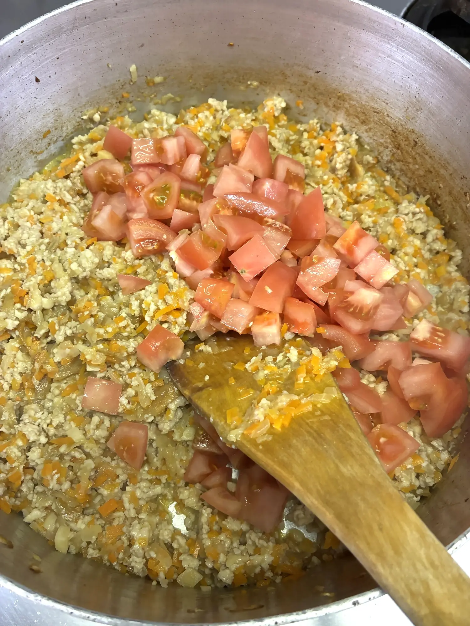キーマカレーを炒めている様子