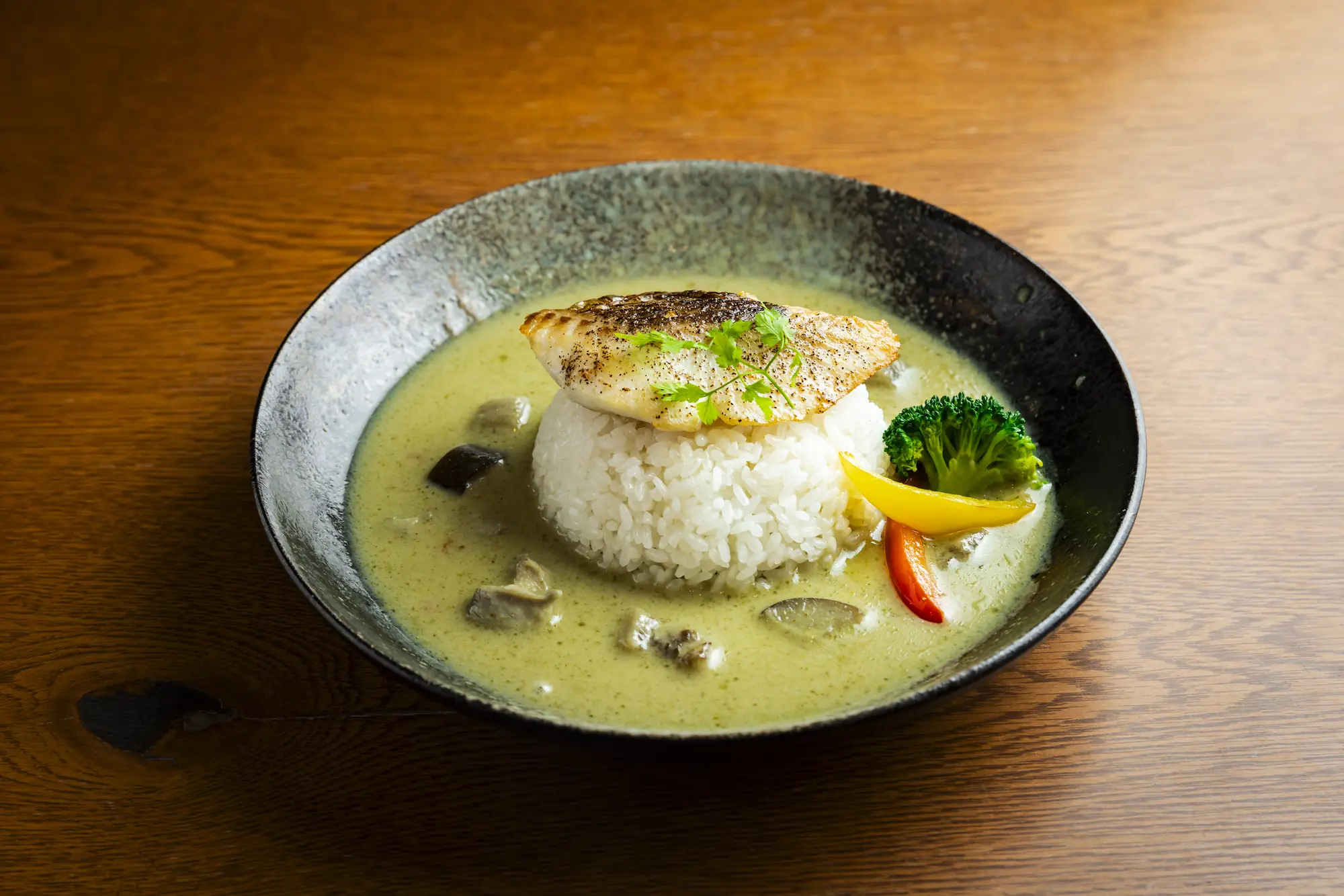 Riisa Caféの東予鯛めしグリーンカレーソース