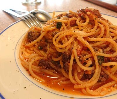 県産イノシシ肉を使ったミートソーススパゲッティ