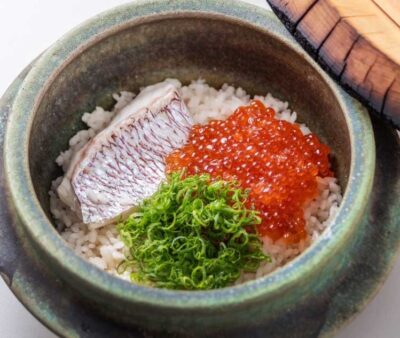 土釜で炊いた究極のいくら鯛めし