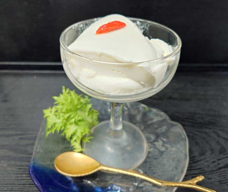 愛媛夕しぼり牛乳の杏仁豆腐