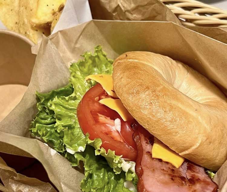 お米のベーグルサンド