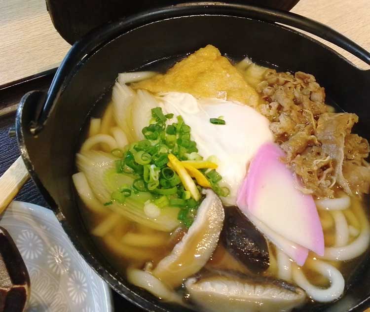 お山の鍋焼きうどん