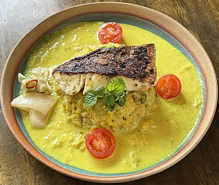 焼き真鯛のココナッツスープ添え鯛めし