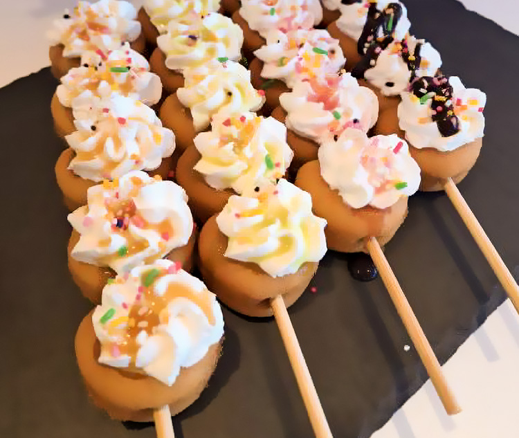 カステラ串（和栗、ピスタチオ、イチゴ、チョコ）