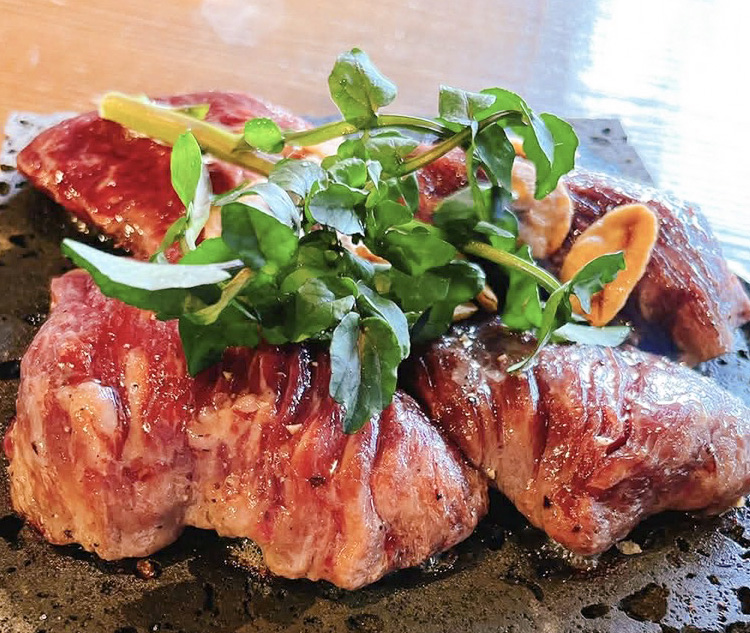 伊予牛溶岩ステーキ