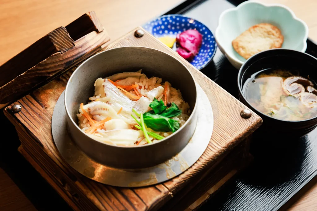 瀬戸内魚類 七福神の松山鯛釜めし定食