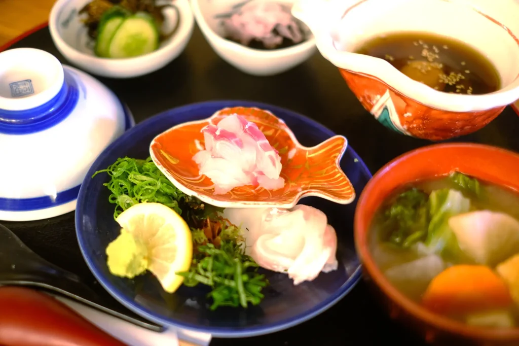 元祖宇和島鯛めし 丸水 本店の天然養殖食べ比べ